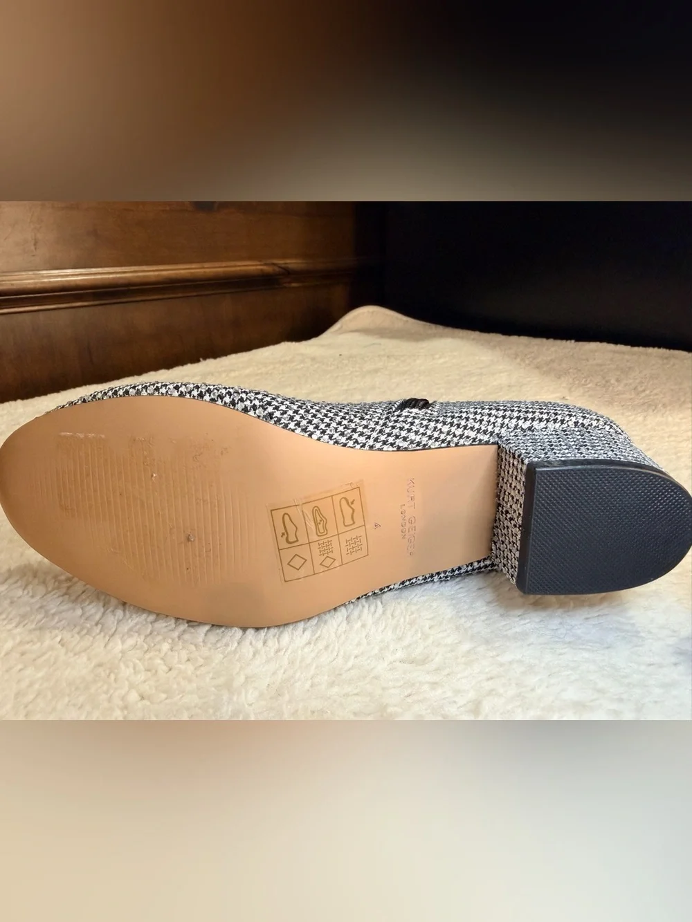 943. NEW  NO BOX Kurt Geiger Gray Tweed Ankle Boots